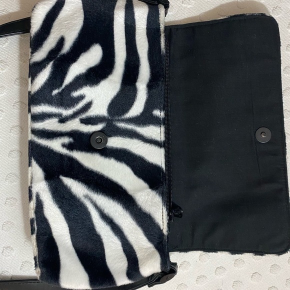 Frankie & Johnny zebra striped shoulder bag - Picture 10 of 12
